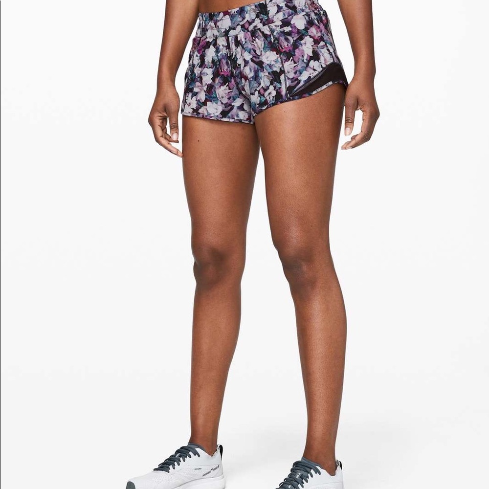 Lululemon Hotty Hot Shorts - Utopia Multi/Deep Phantom Size 4